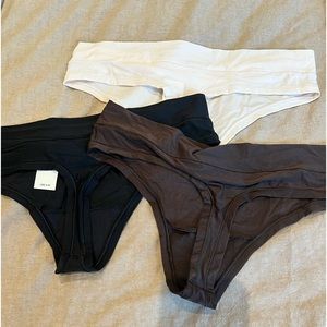 3 Aerie Smoothez no show thongs
